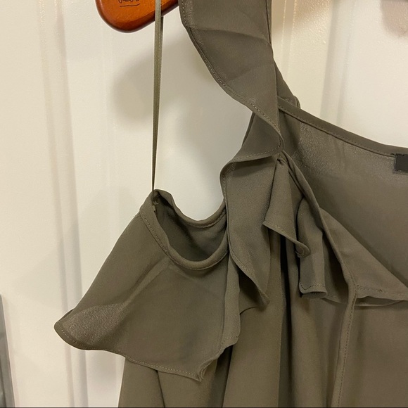 NWOT Long Cold Shoulder The Shoulder Blouse - Picture 3 of 7